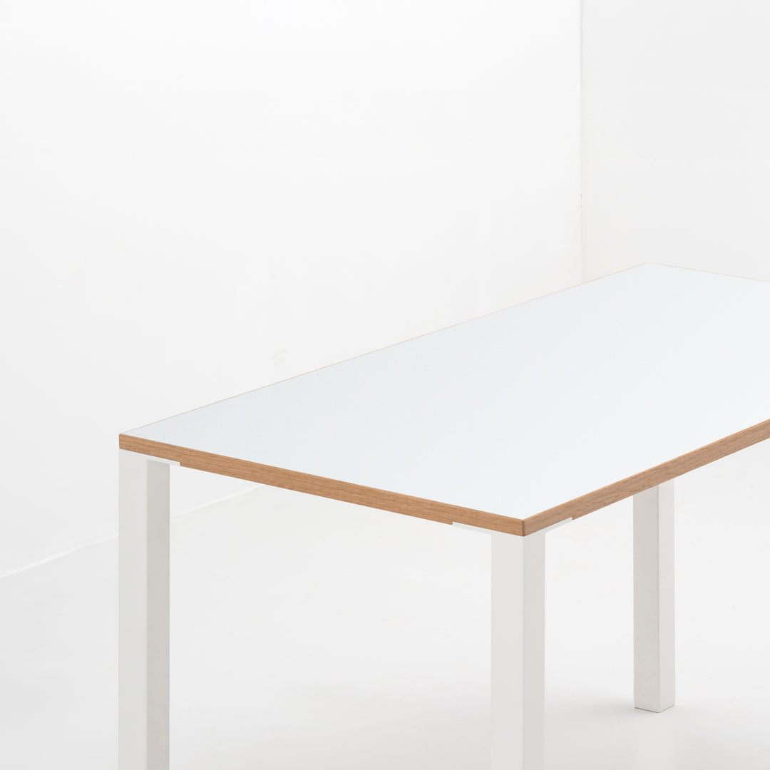 Minimal Color Desk