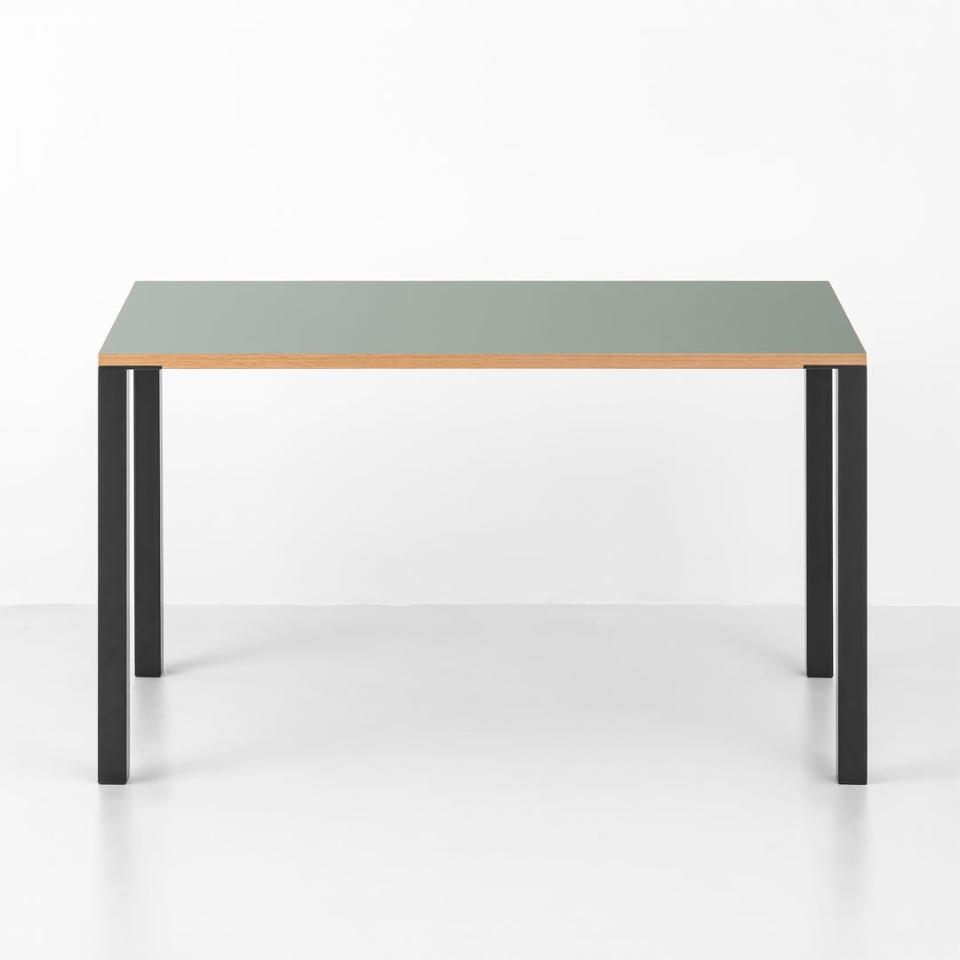 Minimal Color Desk