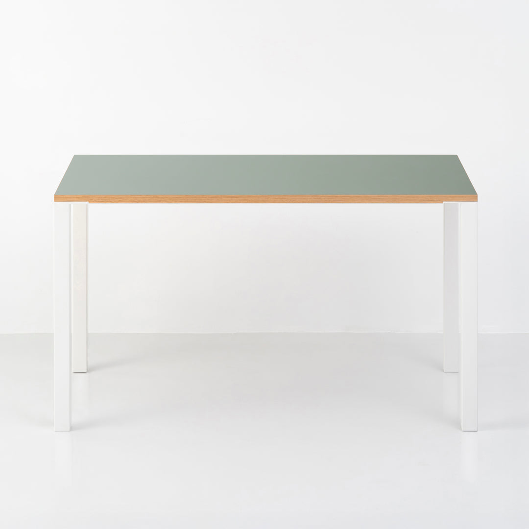 Minimal Color Desk