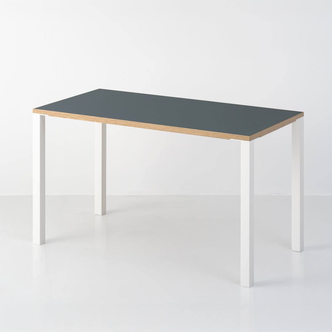 Minimal Color Desk