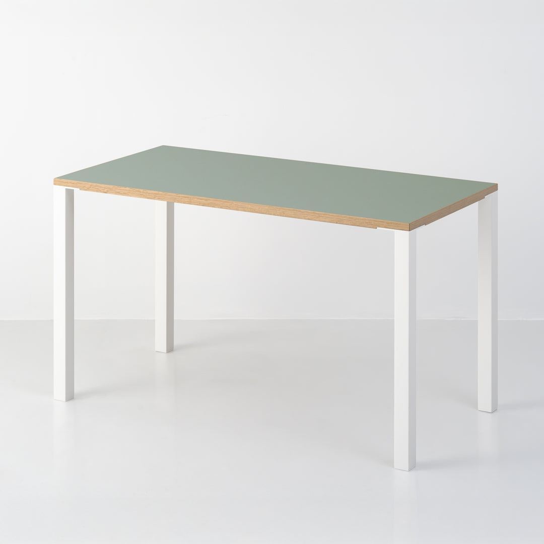 Minimal Color Desk