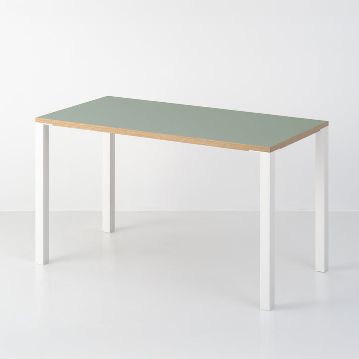 Minimal Color Desk