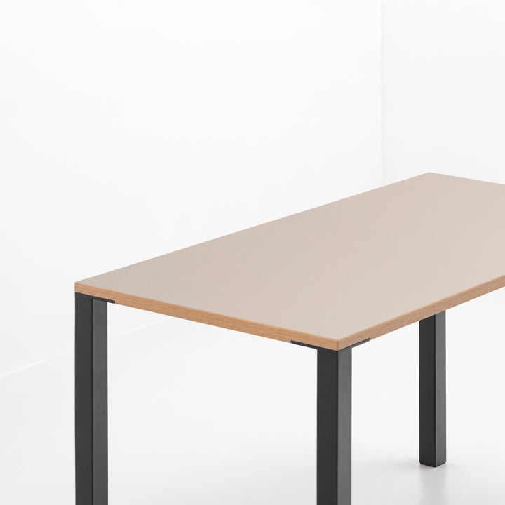 Minimal Color Desk
