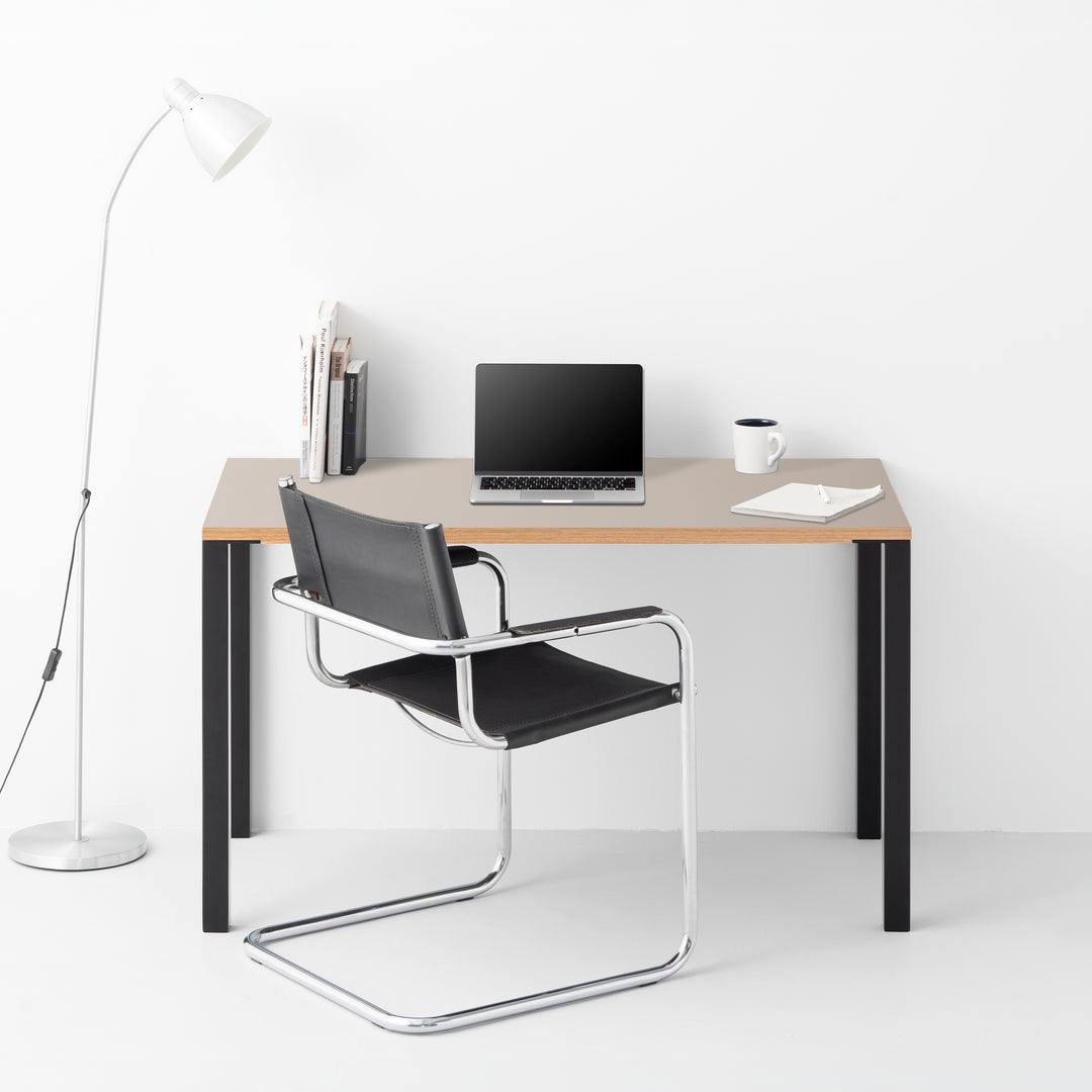 Minimal Color Desk