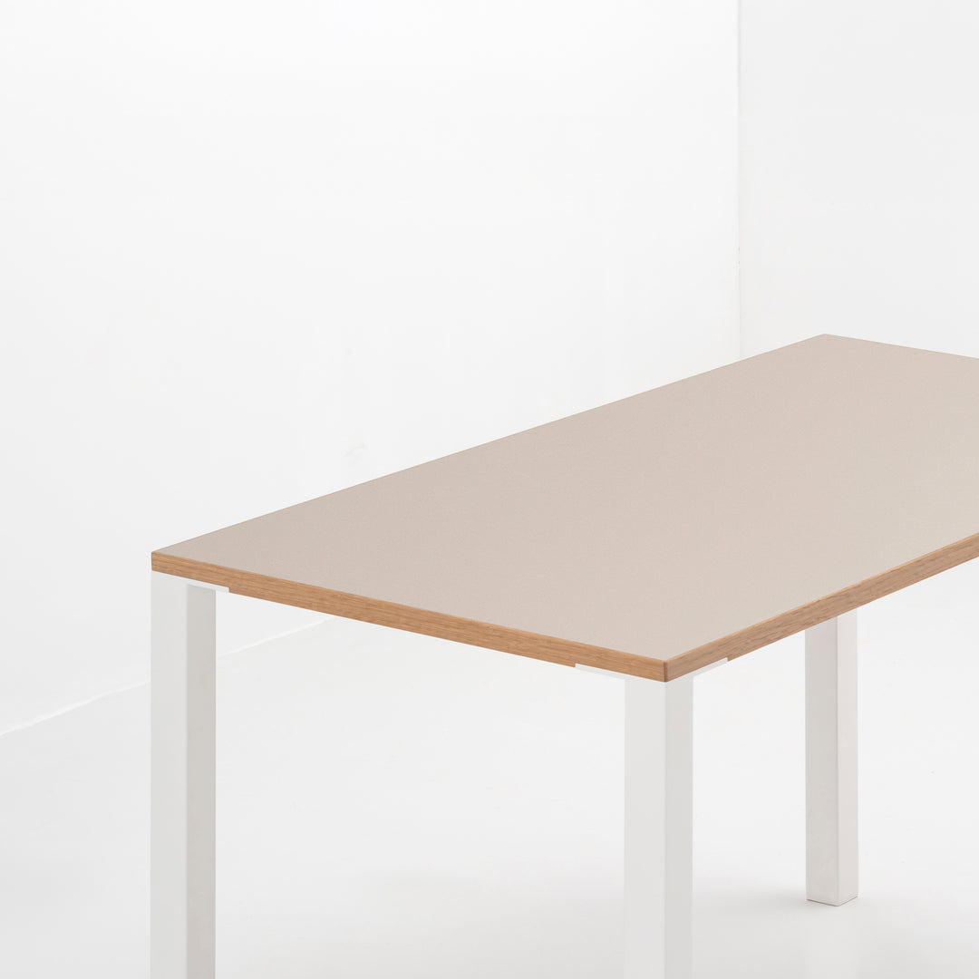 Minimal Color Desk