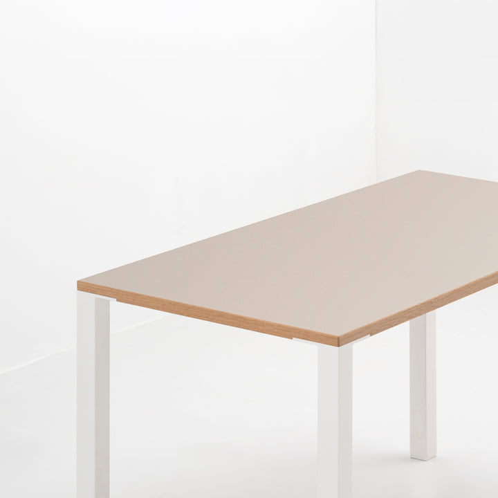 Minimal Color Desk