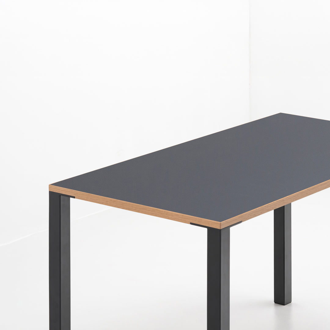Minimal Color Desk