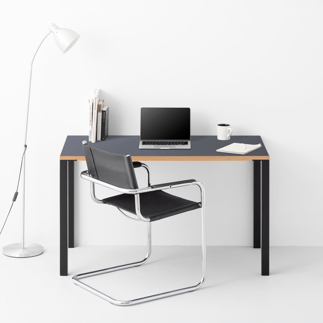 Minimal Color Desk