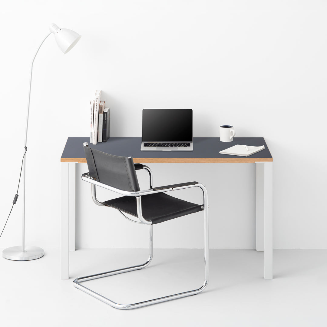 Minimal Color Desk