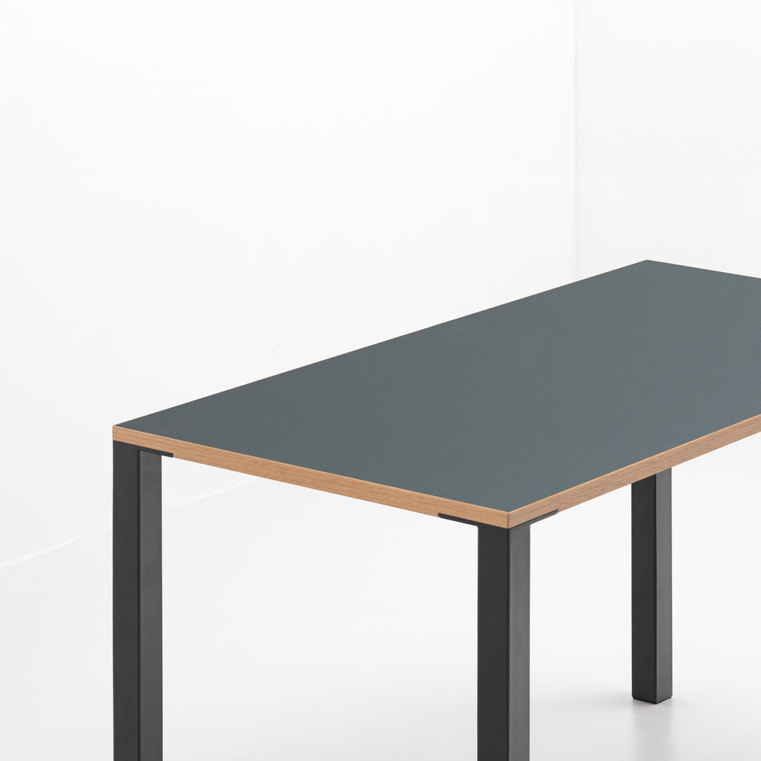 Minimal Color Desk