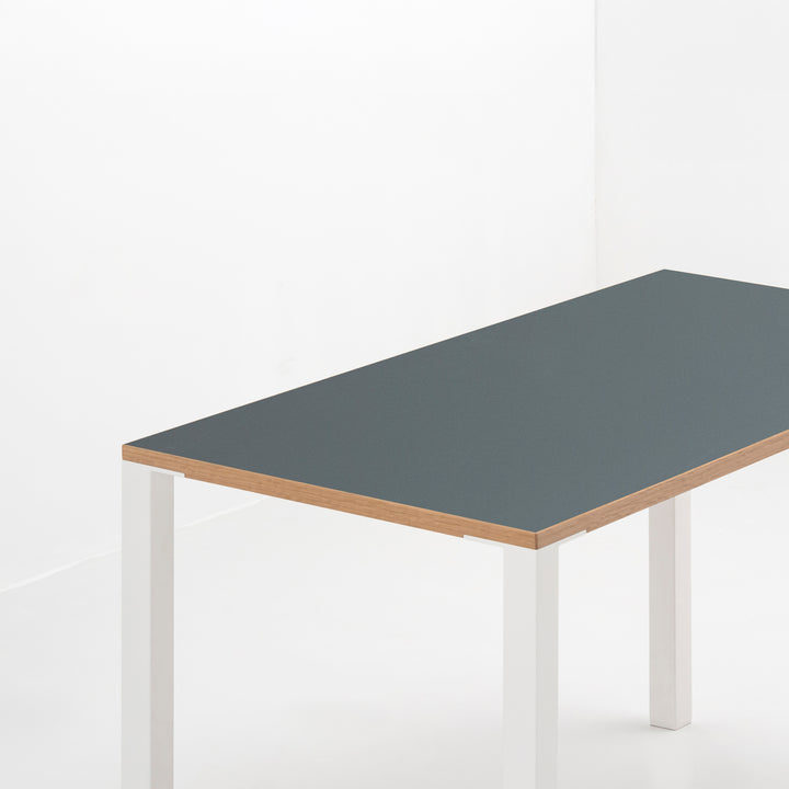 Minimal Color Desk