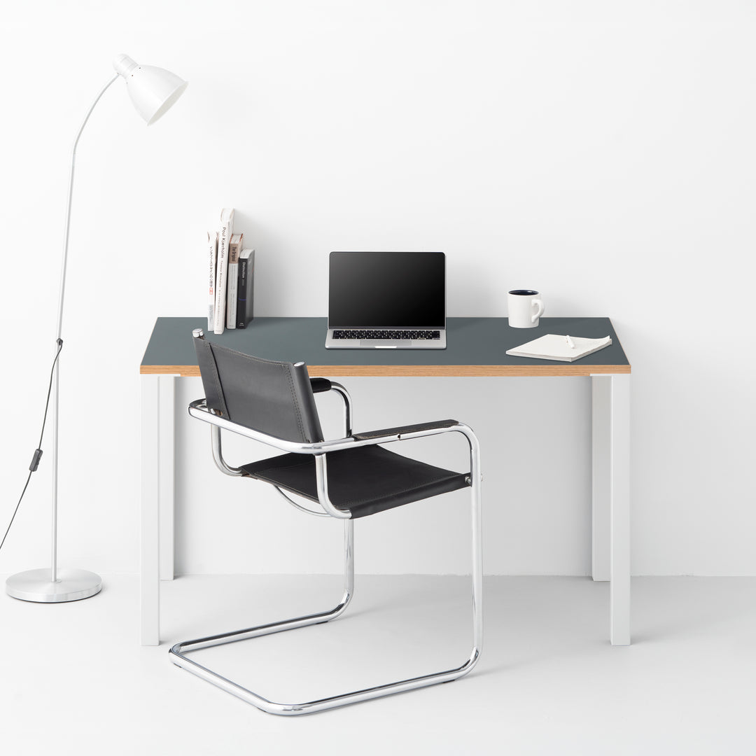 Minimal Color Desk
