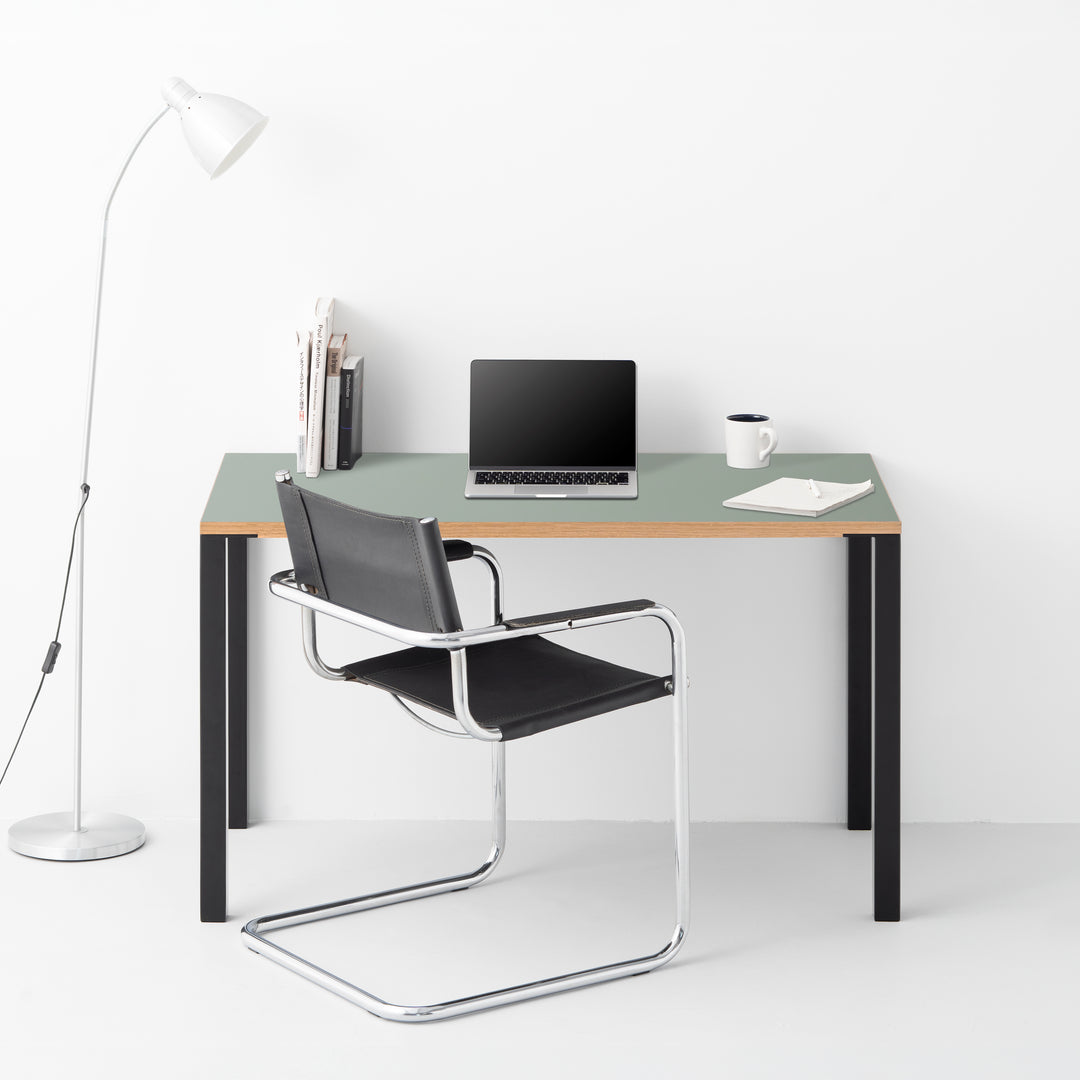 Minimal Color Desk