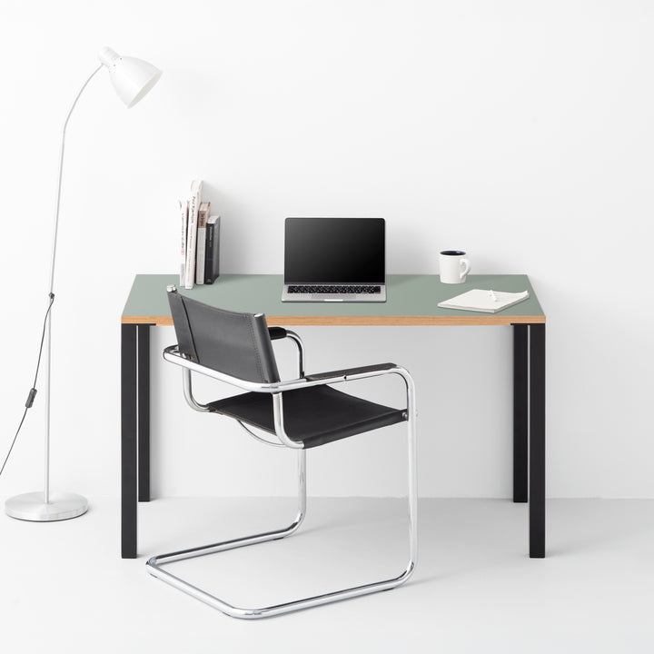 Minimal Color Desk