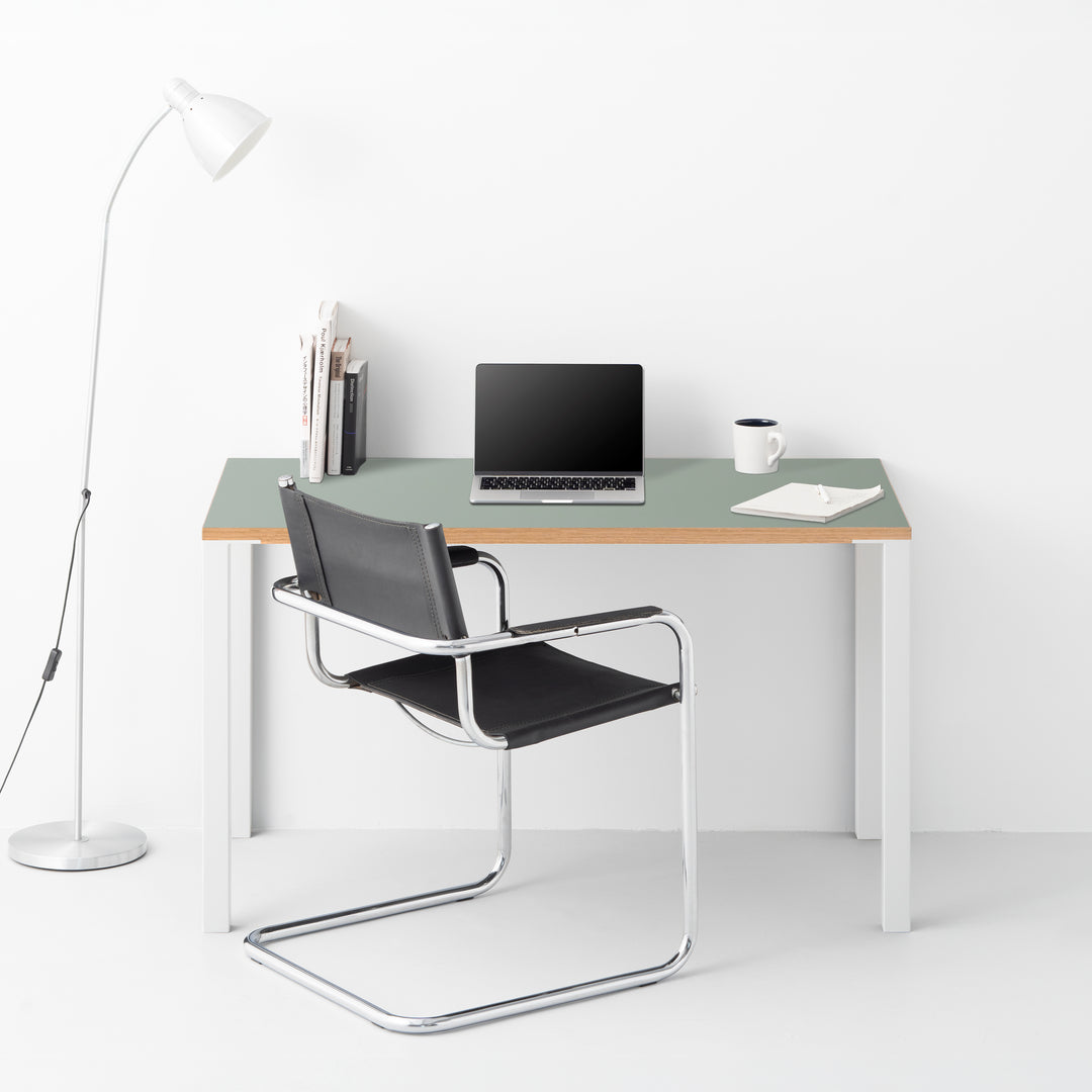 Minimal Color Desk