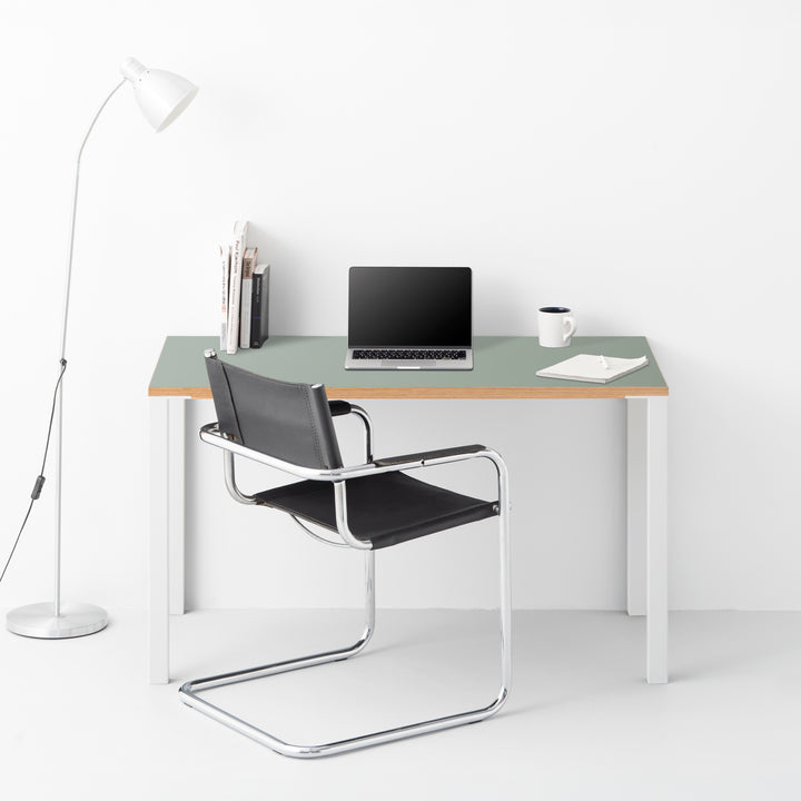 Minimal Color Desk