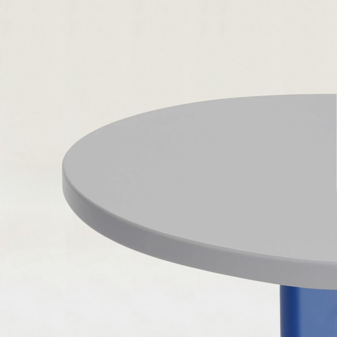 Standard Round Table -M-