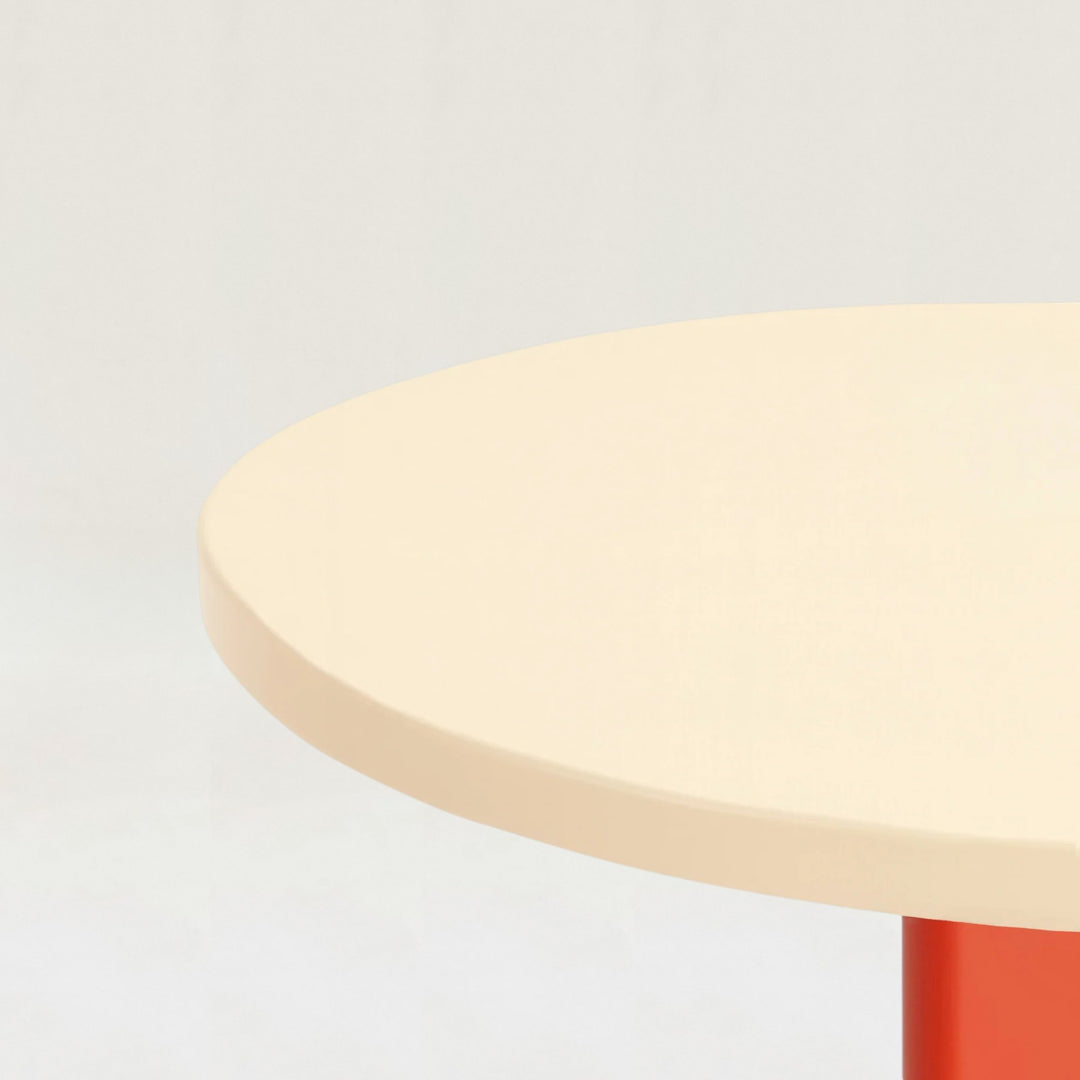 Standard Round Table -M-