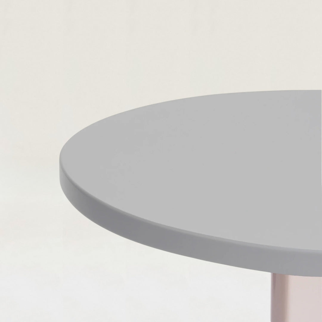Standard Round Table -M-
