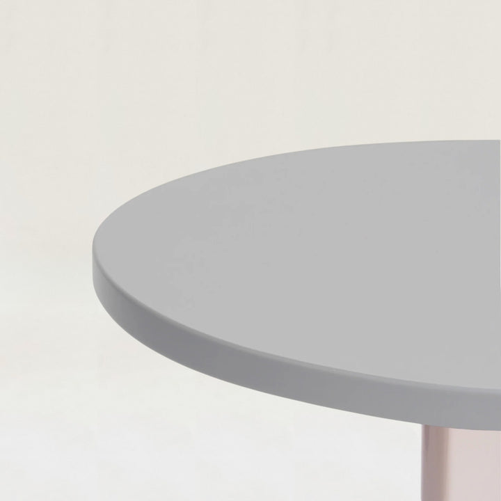 Standard Round Table -M-