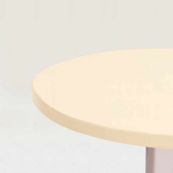 Standard Round Table -M-