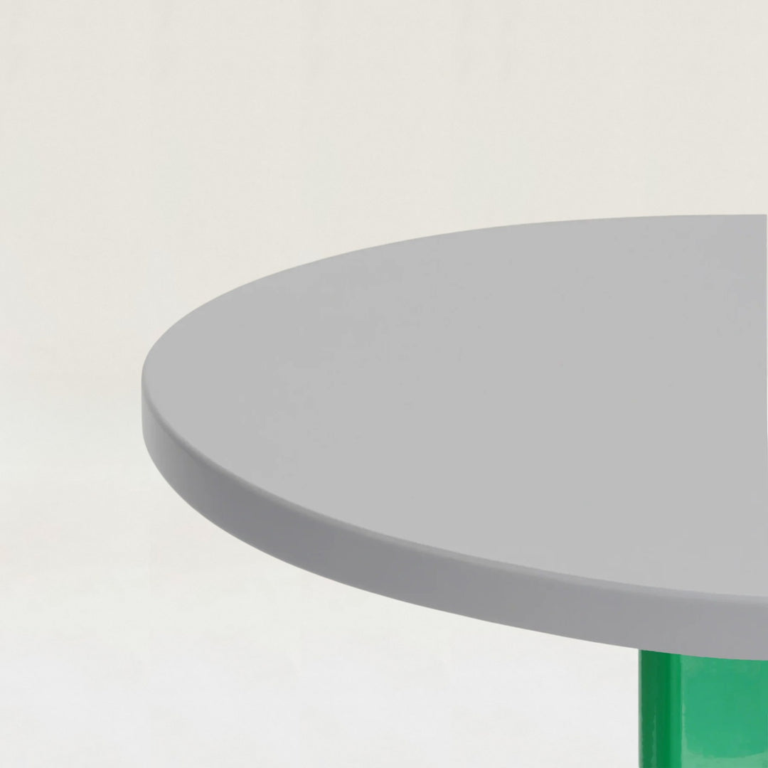 Standard Round Table -M-