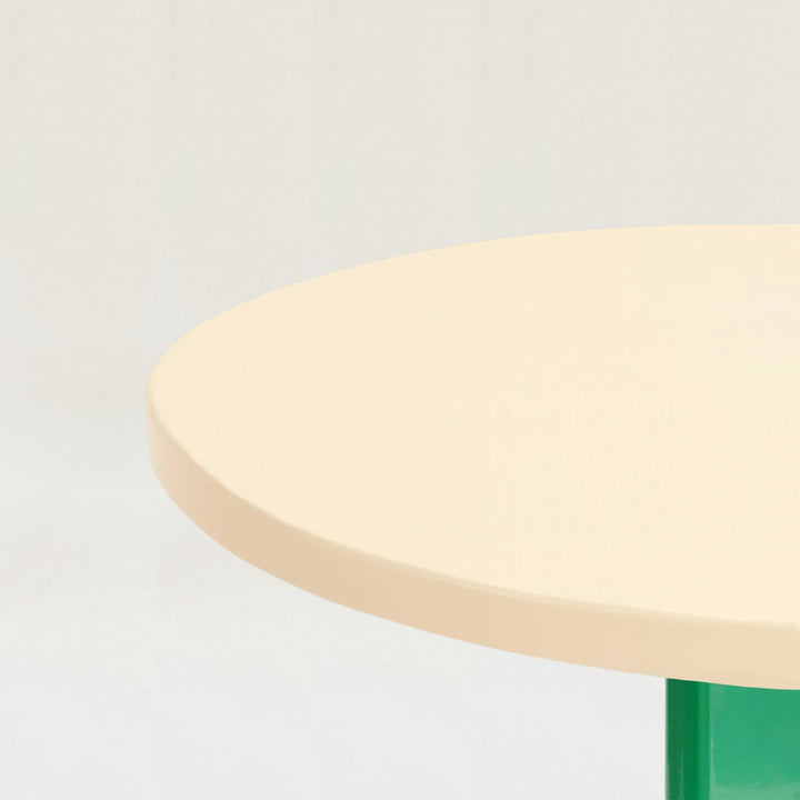 Standard Round Table -M-