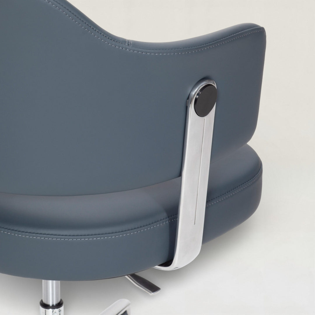Nog Caster Chair